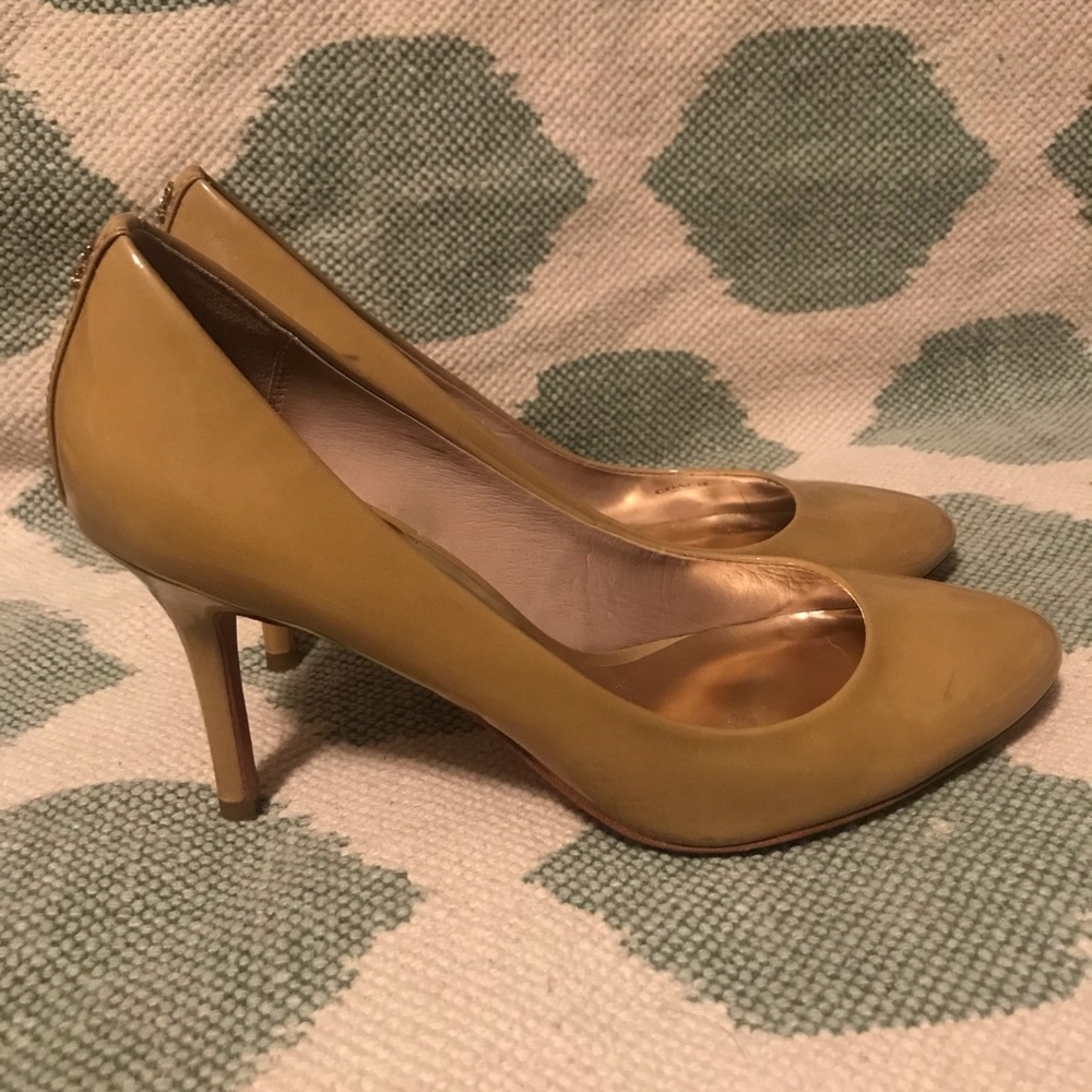 Coach: “Nala” Pumps
